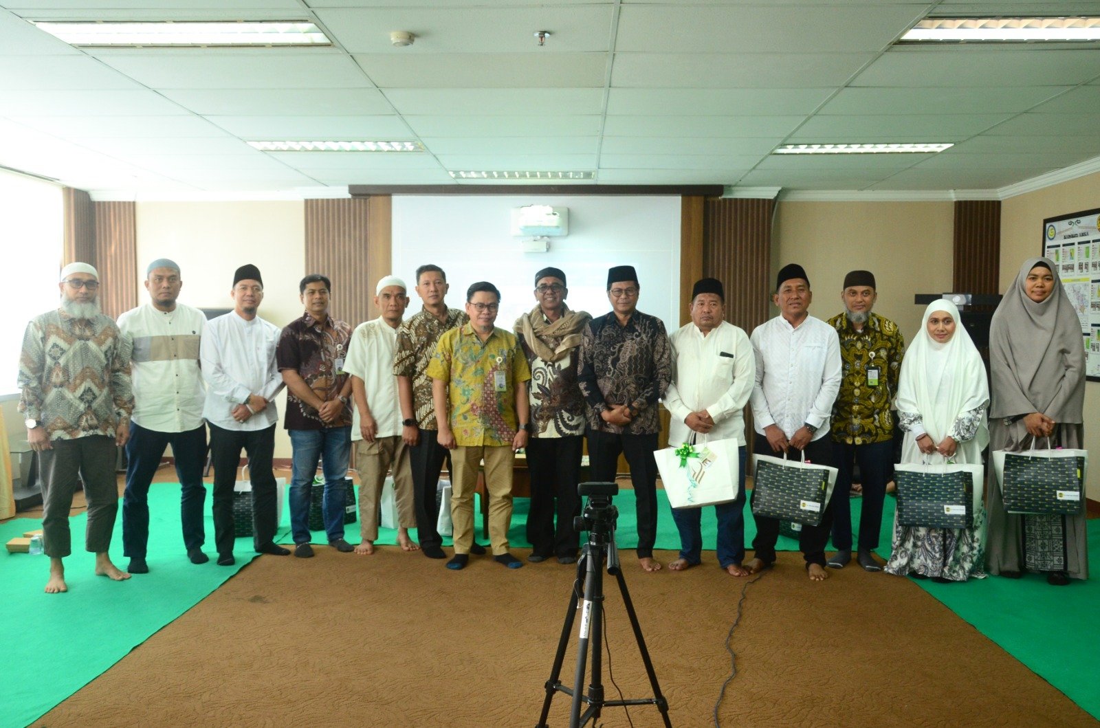 PT BSP Lepas 12 Calon Jamaah Haji Karyawan Tahun 2026